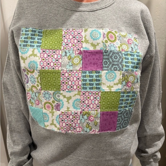 NWOT Hand Crafted gray sweatshirt with quilted patch - Picture 11 of 15